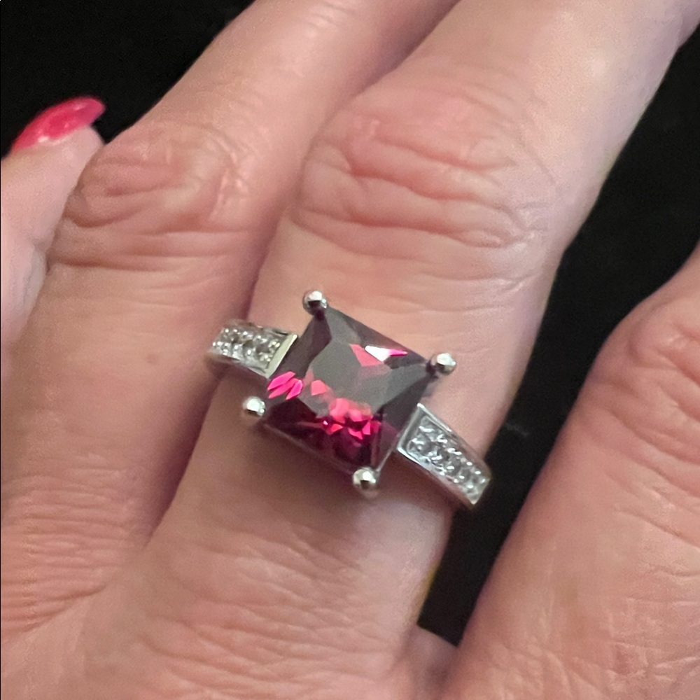 925 STERLING SILVER RED CZ RING SIZE 8.75